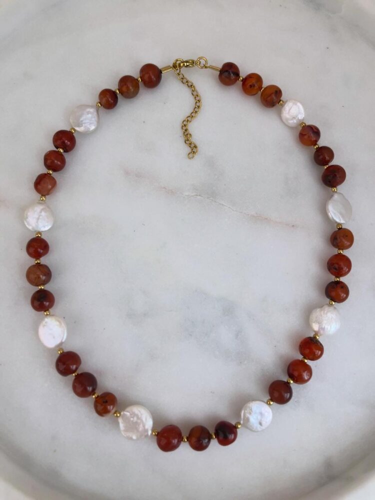 ΚΟΛΙΕ CARNELIAN RED ΜΕ ΗΜΙΠΟΛΥΤΙΜΟΥΣ ΛΙΘΟΥΣ