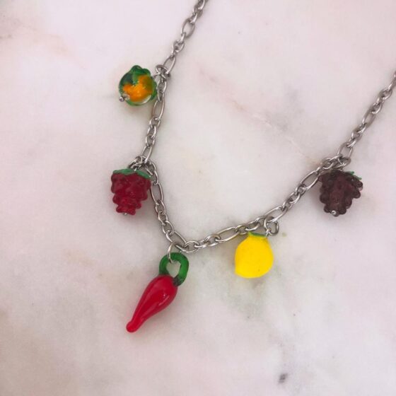 ΚΟΛΙΕ TUTTI FRUTTI ΜΕ CHARMS ΑΠΟ ΑΝΟΞΕΙΔΩΤΟ ΑΤΣΑΛΙ