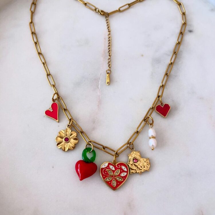 ΚΟΛΙΕ SPICY HEART ΜΕ CHARMS ΑΠΟ ΑΝΟΞΕΙΔΩΤΟ ΑΤΣΑΛΙ