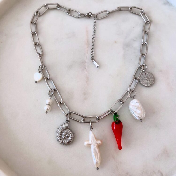 ΚΟΛΙΕ SUMMER IN SILVER ΜΕ CHARMS ΑΠΟ ΑΝΟΞΕΙΔΩΤΟ ΑΤΣΑΛΙ