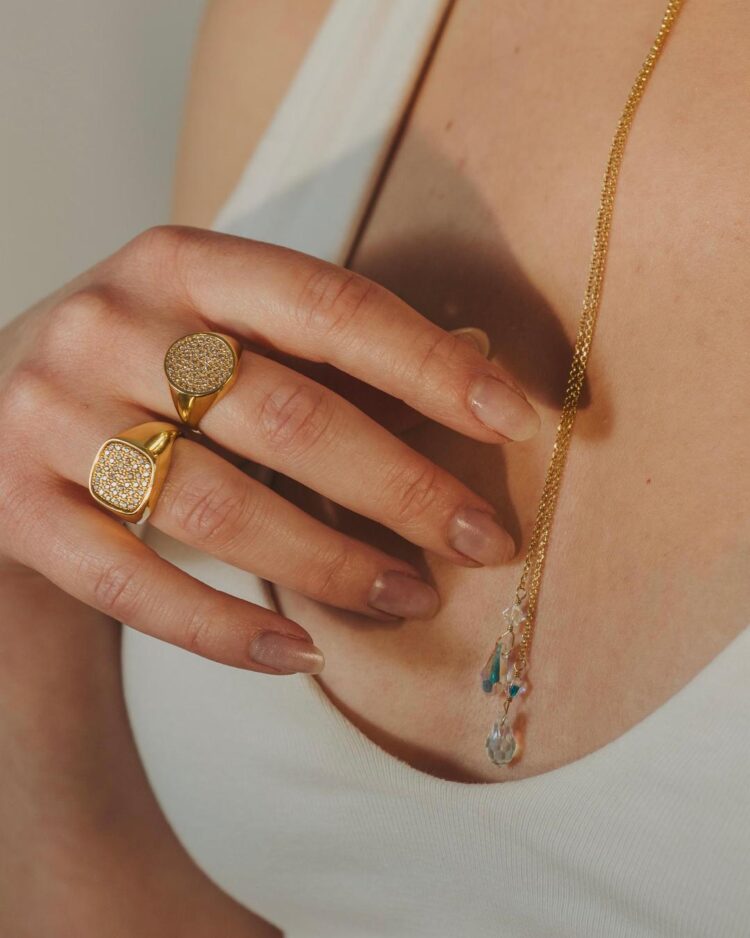 ΔΑΧΤΥΛΙΔΙ ΤΕΤΡΑΓΩΝΟ ΜΕ ΛΕΥΚΑ ZIRCON