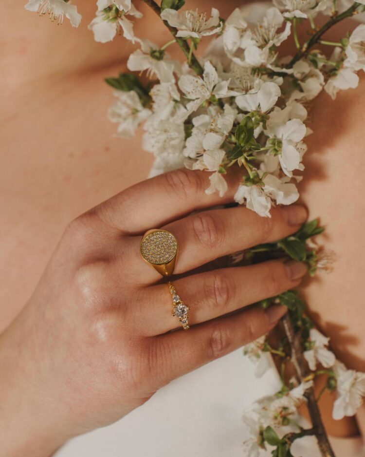 ΔΑΧΤΥΛΙΔΙ ΟΒΑΛ ΜΕ ΛΕΥΚΑ ZIRCON